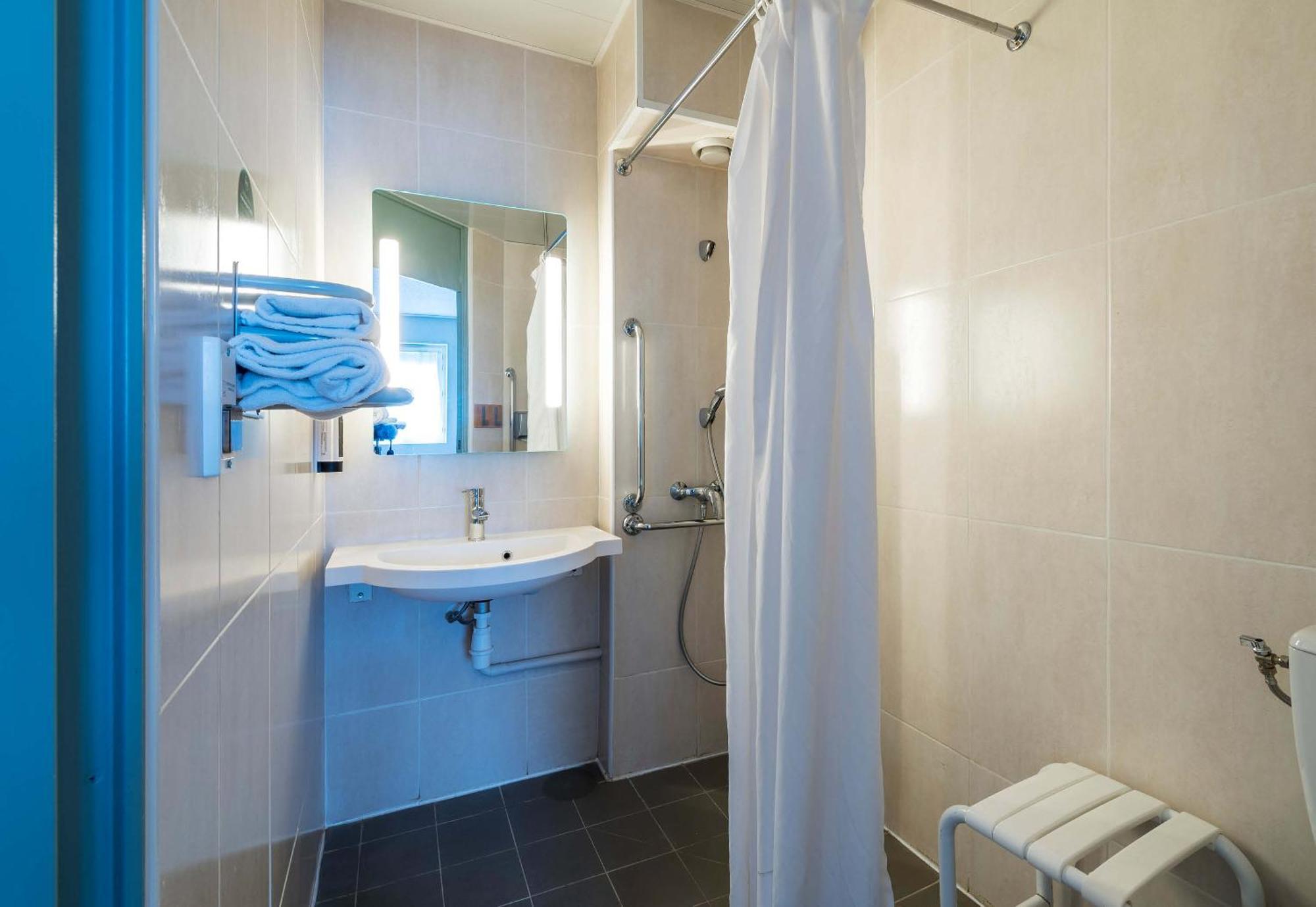 B&B Hotel Angers 2 Universite Бокузе Экстерьер фото